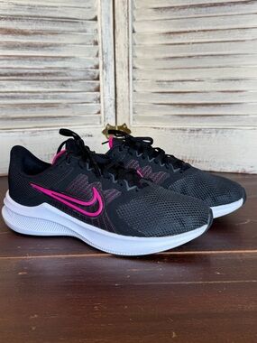 Nike Downshifter 11 Womens 9W Black Fireberry Running